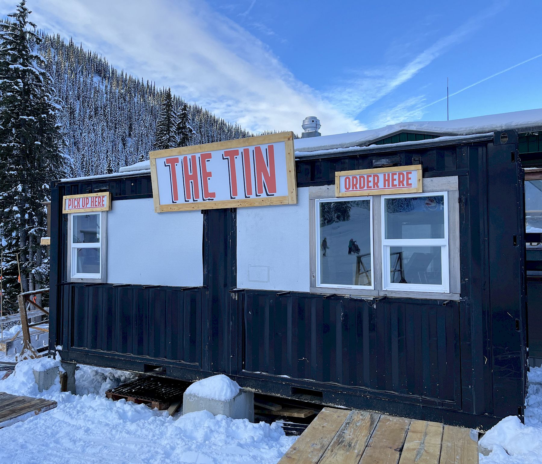 Outdoor Dining At The Smoke N Bowl